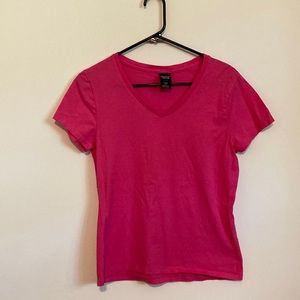 Hanes Pink Nano V-Neck T Size M (8-10) 100% Cotton